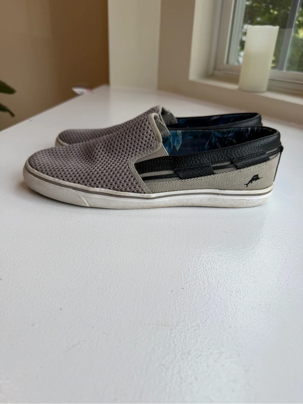 Tommy Bahama Exodus Gray Loafers Men’s Size 9